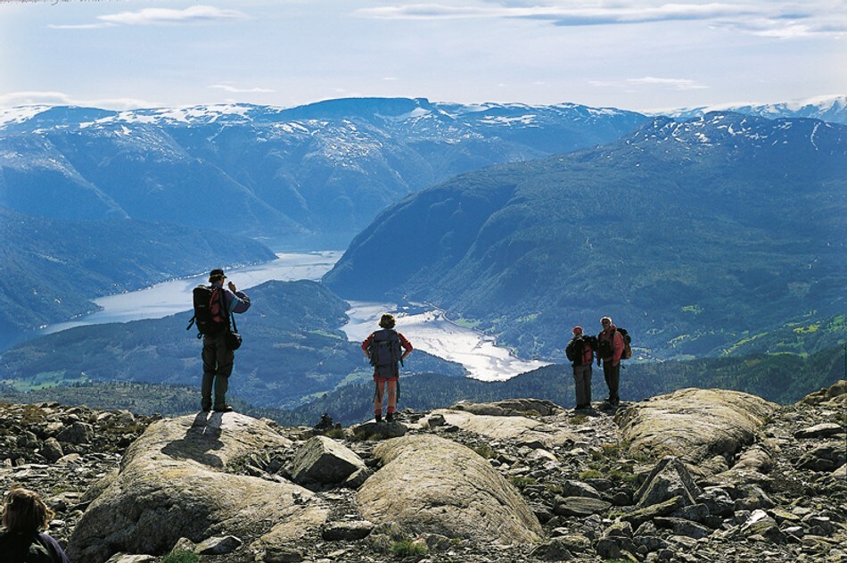 Utsikt mot fjorden fra ruten Hallingskeid - Kaldevass - Ulvik