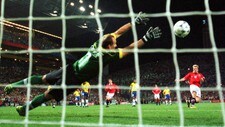 Rekdal setter straffen i '98 (Foto: DOUG MILLS/AP)