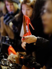 Salg i London (Foto: Sang Tan/Ap) Salg i London (Foto: Sang Tan/Ap)