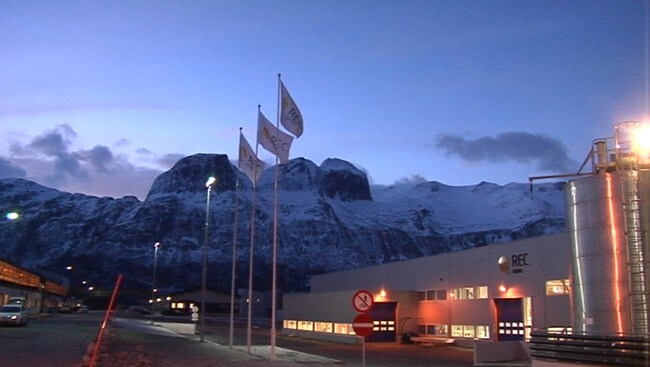 REC, solcellefabrikk Glomfjord (Foto: Knut Haarvik/NRK)