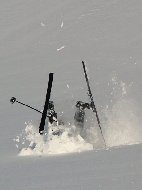Faller på ski (Foto: Matias Gjøstein Sundal/DNT ung Bergen student) Faller på ski (Foto: Matias Gjøstein Sundal/DNT ung Bergen student)