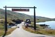 Innkjøring til Haukeliseter fjellstue fra vest.