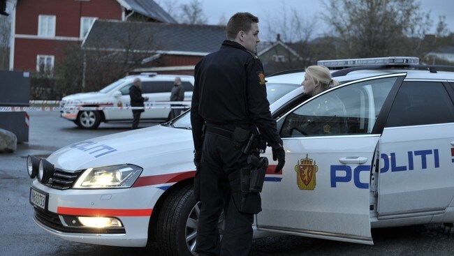 Politi på stedet etter væpnet ran i Trondheim (Foto: Henrik Sundgård/NRK) Politi på stedet etter væpnet ran i Trondheim (Foto: Henrik Sundgård/NRK)