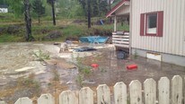 Kjellere og biler under vann (Foto: Arne Trolldalen/NRK)
