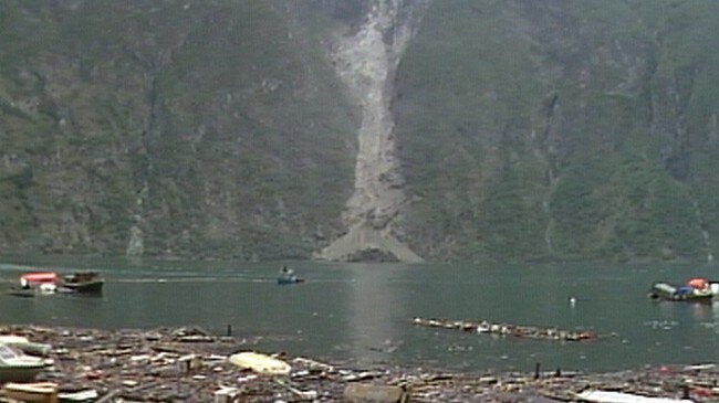 Ras i Årdalsfjorden i 1983 (NRK) Ras i Årdalsfjorden i 1983 (NRK)