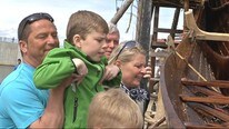 Mange vil se (Foto: Henrik Bøe/NRK) Mange vil se (Foto: Henrik Bøe/NRK)