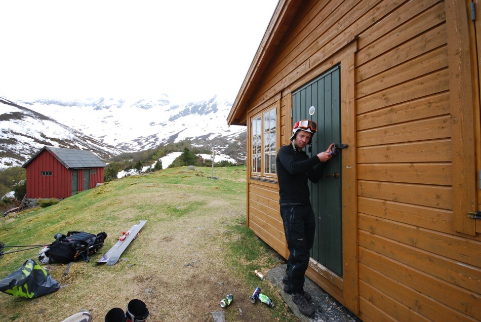 Eirik Vaage låser seg inn på Velleseter