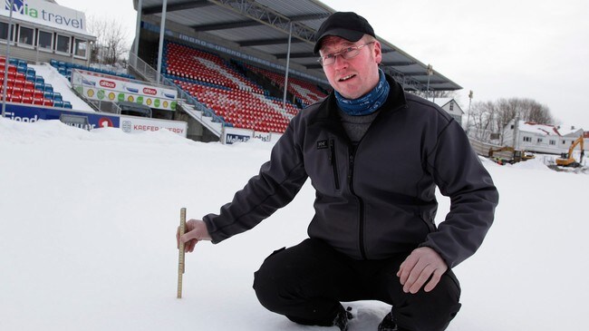 Snø på Haugesund Stadion (Foto: ALFRED AASE/Haugesunds Avis)
