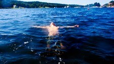Gutt bader i Hankesundet i Østfold (SCANPIX) Gutt bader i Hankesundet i Østfold (SCANPIX)