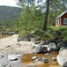 Veslebu ligger idyllisk til ved stranden