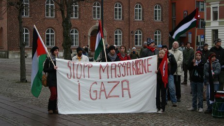 Demonstranter (Foto: Jan Inge Thomassen/NRK) Demonstranter (Foto: Jan Inge Thomassen/NRK)