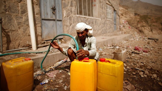 Vannmangel i Jemen (Foto: Khaled Abdullah/NTB scanpix/Reuters ) Vannmangel i Jemen (Foto: Khaled Abdullah/NTB scanpix/Reuters )