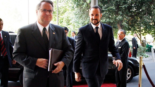 Kronprins Haakon (t.h.) på offisielt besøk til Santiago i Chile. (Foto: Åserud, Lise/SCANPIX) Kronprins Haakon (t.h.) på offisielt besøk til Santiago i Chile. (Foto: Åserud, Lise/SCANPIX)