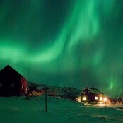 Nordlys over Kvaløya (Foto: Per Ivar Somby) Nordlys over Kvaløya (Foto: Per Ivar Somby)