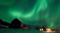 Nordlys over Kvaløya (Foto: Per Ivar Somby) Nordlys over Kvaløya (Foto: Per Ivar Somby)