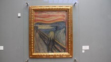 Skrik på veggen på Nasjonalgalleriet (Foto: Marius Helge Larsen/NRK) Skrik på veggen på Nasjonalgalleriet (Foto: Marius Helge Larsen/NRK)