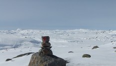 Avblåst i høyden får fram sommerløypa. her med utsikt mot Napen til venstre og Såta til høyre på ruten mellom Hovatn og Vassdalstjørn.
