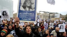 Demonstrerer for Emanuelas sak (Foto: STRINGER/ITALY/Reuters)