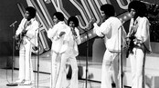 Michael Jackson i 1972 sammen med brødrene Tito, Marlon, Jackie og Jermaine i Jackson Five. Michael Jackson i 1972 sammen med brødrene Tito, Marlon, Jackie og Jermaine i Jackson Five.