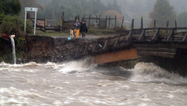 Flom i Chile, nær byen San Carlos town (Foto: SERGIO PEREIRA/AFP)