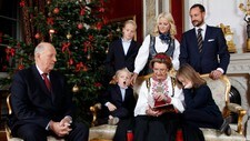 Kongefamilien feirer jul (Foto: Åserud, Lise/NTB scanpix) Kongefamilien feirer jul (Foto: Åserud, Lise/NTB scanpix)