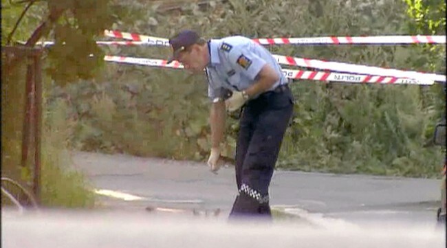 Politiet etterforsker det første attentatet mot ekteparet Paust. (Bilde fra Brennpunkt-dokumentaren/NRK)