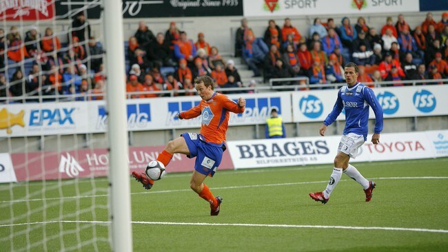 Aalesunds Alexander Mathisen setter inn 2-0 (Foto: Ekornesvåg, Svein Ove/Scanpix) Aalesunds Alexander Mathisen setter inn 2-0 (Foto: Ekornesvåg, Svein Ove/Scanpix)