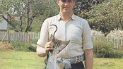 Kong Harald med laks i Lærdal (Frå boka Sportsfiske i Lærdal) Kong Harald med laks i Lærdal (Frå boka Sportsfiske i Lærdal)