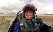 Video Eskil Amdal viser frem F16 (Foto: Nyhetsspiller)