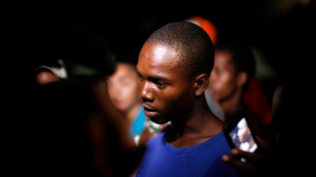 Denne mannen sier han er den reddede mannen bror (Foto: Kena Betancur/Scanpix/Reuters) Denne mannen sier han er den reddede mannen bror (Foto: Kena Betancur/Scanpix/Reuters)