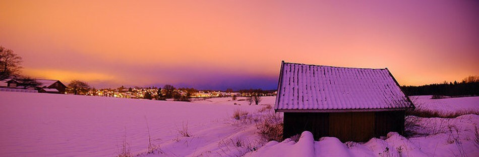 På ski i Hylliskogen i Spydeberg, Østfold. Utsikt over Spydeberg og Grååsen