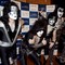 KOPIERER ACE: Tommy Thayer kler seg som Ace, sminker seg som Ace, spiller som Ace og poserer som Ace. 