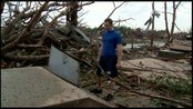 Trodde han skulle dø da tornadoen tok huset - Ricky Stover gjemte seg i kjelleren da tornadoen herjet Oklahoma. Vinden var så kraftig at den feide opp kjellerlemmen.