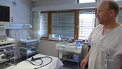 All tarmkreftkirurgi samles i Kristiansand - All tarmkreftkirurgi på Sørlandet skal nå samles på sykehuset i Kristiansand. Det ble kjent i dag. Årsaken er at en ny gjennomgang av pasientjournaler viser at tarmkirurgien i Kristiansand er veldig mye bedre enn i Arendal.