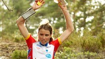 Anne Margrethe Hausken på vei til seier i verdenscupen på Siggerud fredag. (Foto: Poppe, Cornelius/SCANPIX) Anne Margrethe Hausken på vei til seier i verdenscupen på Siggerud fredag. (Foto: Poppe, Cornelius/SCANPIX)