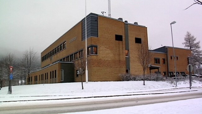 Justisbygget i Mosjøen (Foto: Lars-Petter Kalkenberg/NRK)