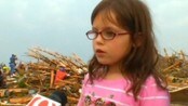 - Måtte gjemme oss under pultene - En sju år gammel jente forteller om hvordan hun opplevde det da tornadoen traff Tower plaza barneskole i Oklahoma.