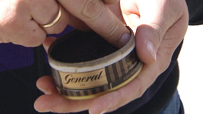 Snus (Foto: Birger Kjølberg/NRK) Snus (Foto: Birger Kjølberg/NRK)
