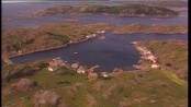 Strandhogg: Selør - 1992 - I dette første av fire programmer går vi i land i Selør, rett ved Lindesnes. Selv om stedet i dag nesten er avfolket, er det mange spor fra den tiden da seilskutene hadde Selør som en av de viktigste nødhavnene. Ved Sigurd Rimstad.