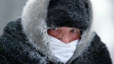 Kulde (Foto:  MIKHAIL METZEL/AP)
