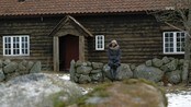 Jakten på Norge: Derfor var det viktig å eie - Haddy N'jie er på Jæren for å lære mer om de som valgte eidsvollsmennene i sin tid. Kun de som eide noe hadde stemmerett, kanskje er det derfor nordmenn fortsatt er så opptatt av å eie noe eget i dag?