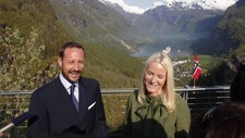 Kronprinsparets besøk i Møre og Romsdal (Foto: Solum, Stian Lysberg/NTB scanpix) Kronprinsparets besøk i Møre og Romsdal (Foto: Solum, Stian Lysberg/NTB scanpix)