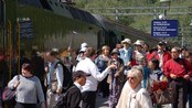 Flåm stasjon med turistar