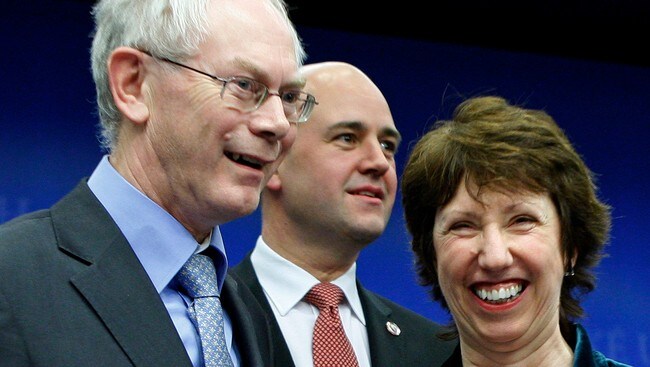 EU-president Herman Van Rompuy, Fredrik Reinfeldt og EUs utenriksminister Catherine Ashton (Foto: Yves Herman/Scanpix/Reuters)