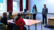 Elevane styrer skulen ein dag - Mykje kan skje når elevane får vera lærarar. På Eid vidaregåande skule skal elevane gjere alle arbeidsoppgåvene ein dag. Alt frå å undervise til å vaske og styre kantina.