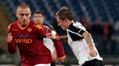 Romas Daniele De Rossi dekker Bjørn Helge Riise.
