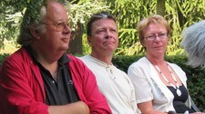 Knut Borge, Lars Nilsen og Pia Hverven Axell, Assistens Kirkegård, København 2004 (Foto: NRK Studio Sokrates, Ragnar Tjøstheim)