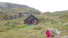Grautheller, 26. juni 2010. Sunniva 6 år har syklet nesten to mil og gått i en time for å komme hit og er SÅ fornøyd!
