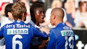 Alexander Tettey (t.v) i munnhuggeri med Jose Mota
