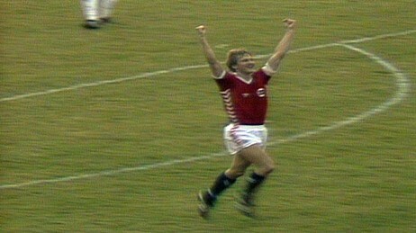 Video Thoresen scorer mot England (Foto: Nyhetsspiller)